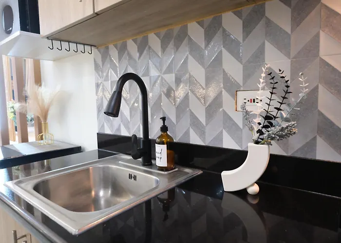 Stylish King Bed Condotel Near Mall Of & Airport - Jwl Apartment Manila