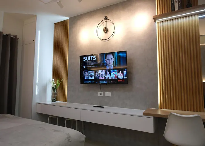 Stylish King Bed Condotel Near Mall Of & Airport - Jwl